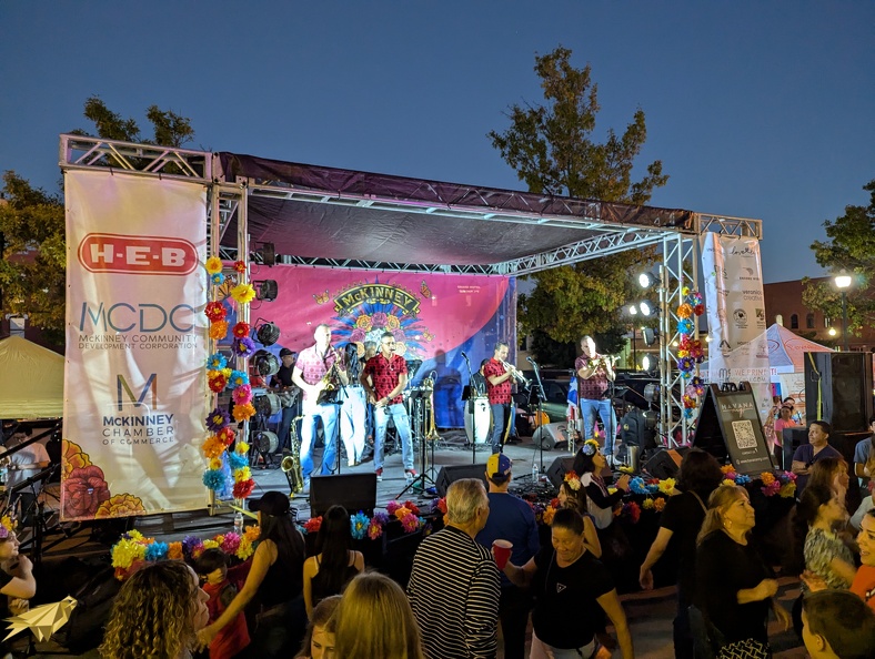 32 x 24 Stage and Rooftop 01.jpg