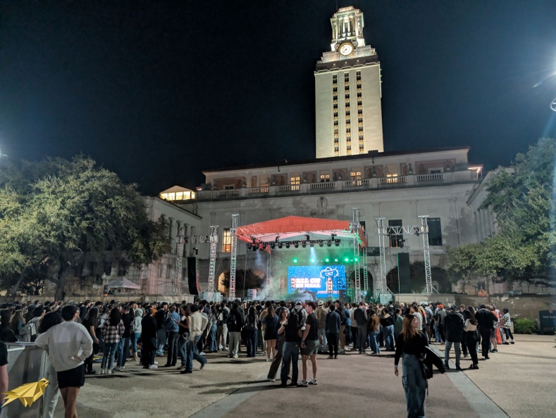 ball-at-the-mall-UT-Austin.jpg